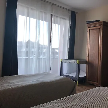 Spacious 2 Bed Close To Gondola