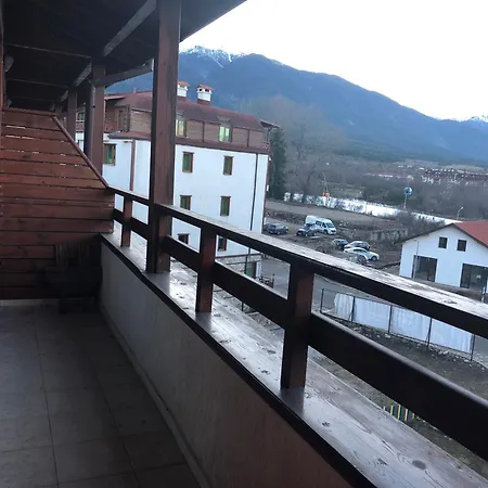 Spacious 2 Bed Close To Gondola 반스코