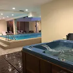 Spacious 2 Bed Close To Gondola