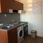 Spacious 2 Bed Close To Gondola