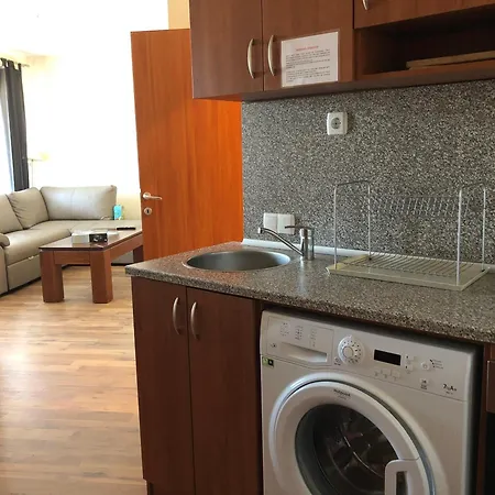 Spacious 2 Bed Close To Gondola Apartment Bansko