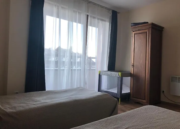 Spacious 2 Bed Close To Gondola