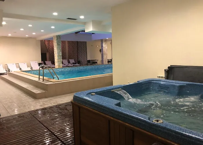 Spacious 2 Bed Close To Gondola