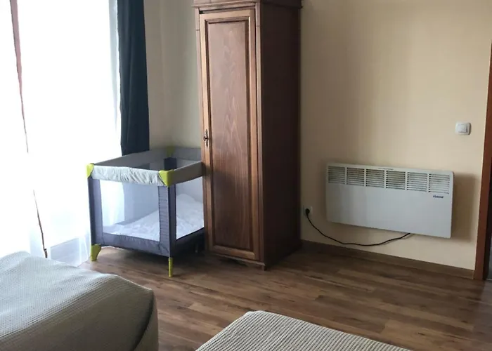 Spacious 2 Bed Close To Gondola Appartamento