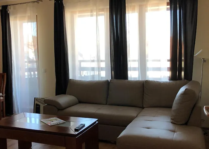 Spacious 2 Bed Close To Gondola