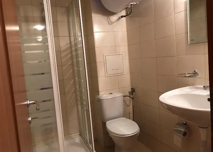 Spacious 2 Bed Close To Gondola Appartamento