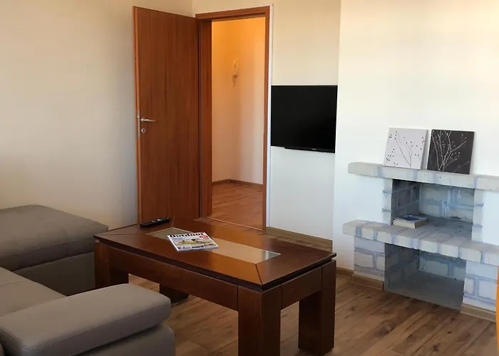 Spacious 2 Bed Close To Gondola
